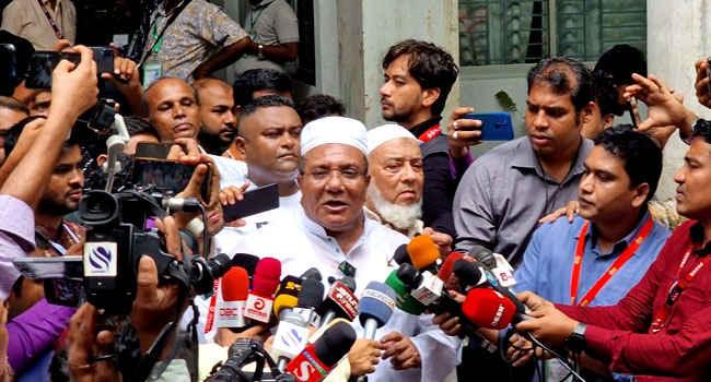 কেন্দ্র থেকে বের করে দেয়া হচ্ছে ‘লাঙ্গলের এজেন্টদের ’