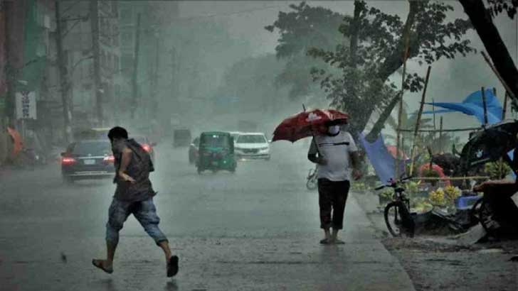 বৃষ্টির ভোগান্তি নিয়েই গন্তব্যে যাচ্ছেন যাত্রীরা সড়কপথে যানজট, 
