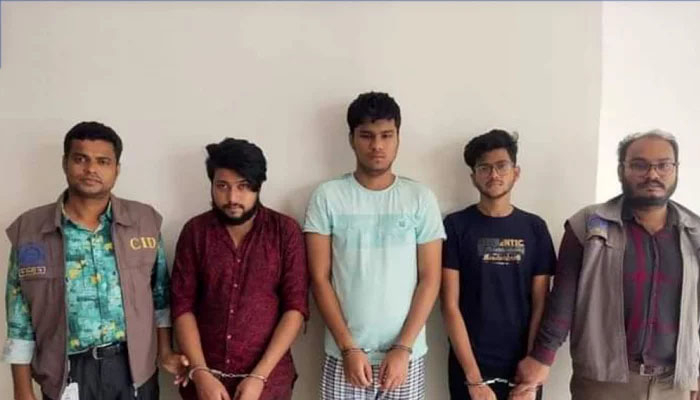 টেলিগ্রাম গ্রুপে দিয়ে ধরা ৪ তরুণ নারীদের ব্যক্তিগত ছবি 