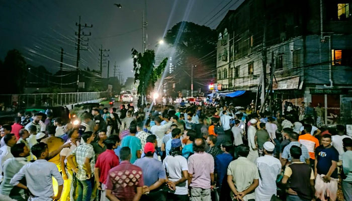 আটক ২ কোরআন পোড়ানোর অভিযোগে সড়ক অবরোধ, 