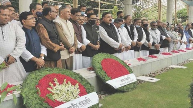 আ’লীগের শ্রদ্ধা বঙ্গমাতার সমাধিতে 