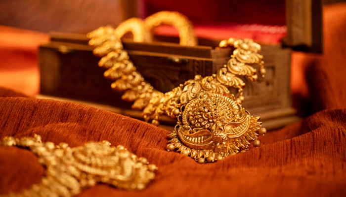 সোনার দাম কমল