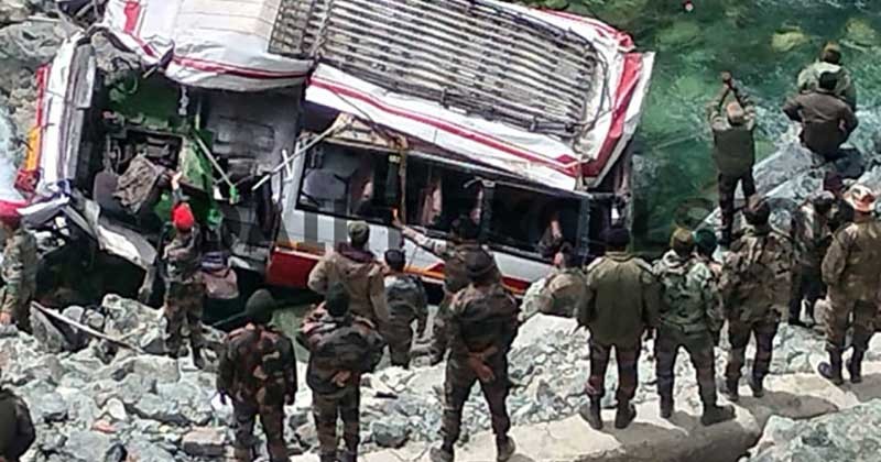 ভারতীয় সেনাবাহিনীর জেসিওসহ ৯ সৈন্য নিহত লাদাখে 