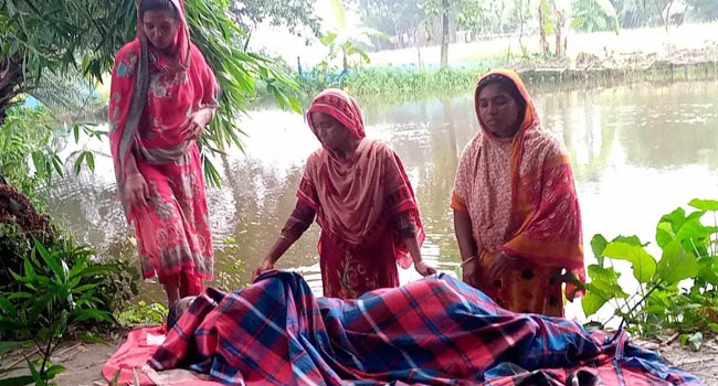 কুষ্টিয়ায়  গৃহবধুর লাশ উদ্ধার পুকুর থেকে