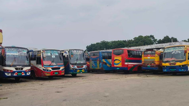 ৩ দিন ধরে বাস চলাচল বন্ধ ফরিদপুর-রাজবাড়ী রুটে 
