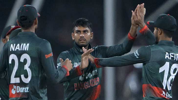 বাংলাদেশ টিকে থাকল আফগানদের গুঁড়িয়ে দিয়ে 