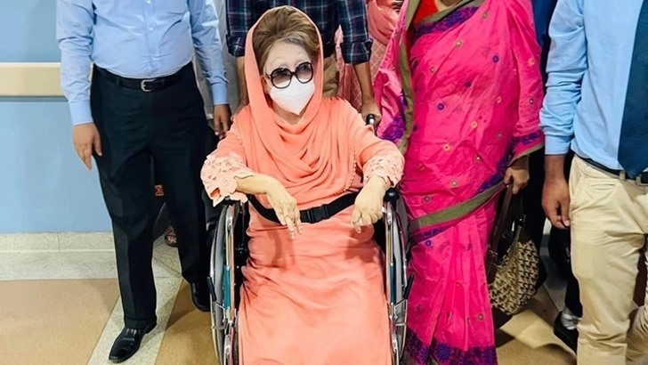 খালেদা জিয়া হাসপাতালে যেমন আছেন 