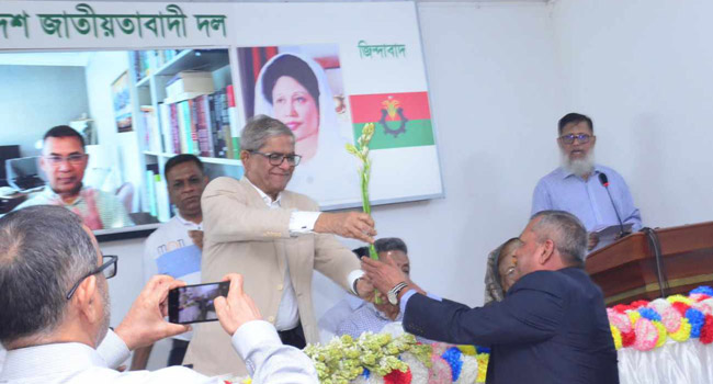 সশস্ত্র বাহিনীর সাবেক ২৫ কর্মকর্তা বিএনপিতে যোগ দিলেন 