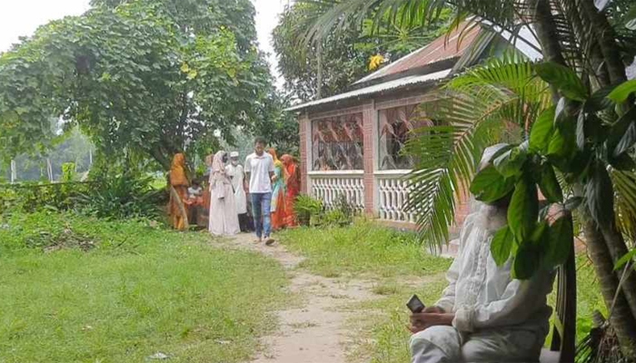 গলাকাটা মরদেহ উদ্ধার সাংবাদিকের মায়ের 