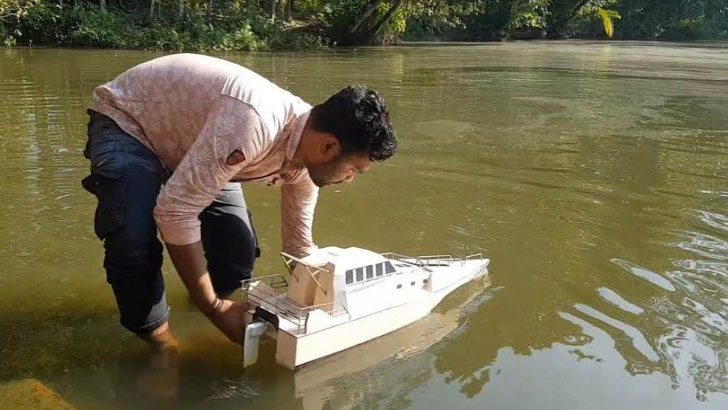  নুরে বেলায়েত আকাশ প্রযুক্তিনির্ভর ‘ডেমো’ যুদ্ধ জাহাজ আবিষ্কার করল 