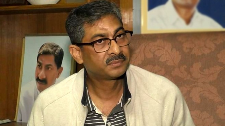 এ্যানিকে গভীর রাতে বাসার দরজা ভেঙে  নিয়ে গেল পুলিশ