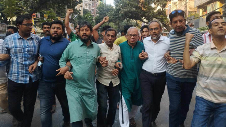 সড়ক অবরোধ ও বিক্ষোভ রিজভীর নেতৃত্বে 