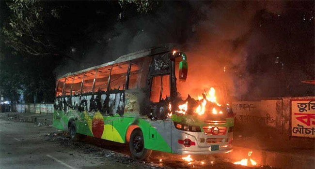 রাজধানীতে ৪ বাসে আগুন সন্ধ্যার পর থেকে 