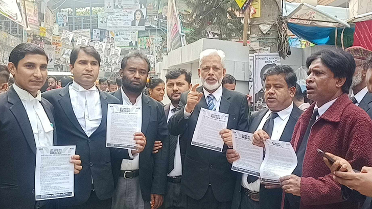 বিএনপিপন্থি আইনজীবীদের লিফলেট বিতরণ