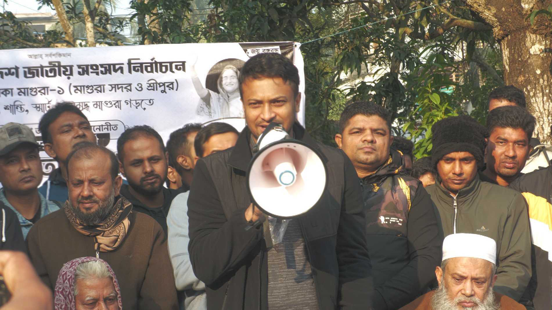 নৌকায় না দিলেও ভোট দিতে কেন্দ্রে আসুন: সাকিব