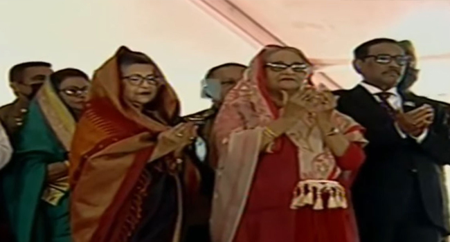 প্রধানমন্ত্রী মেট্রোরেলের উদ্বোধন করলেন 