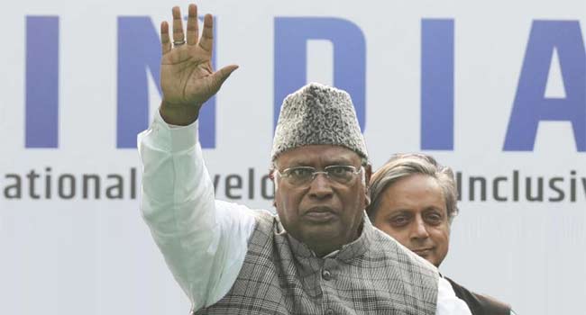 এটাই চেয়েছিলেন মমতা! ‘ইন্ডিয়া’র চেয়ারপারসন করা হলো খড়গেকেই, 