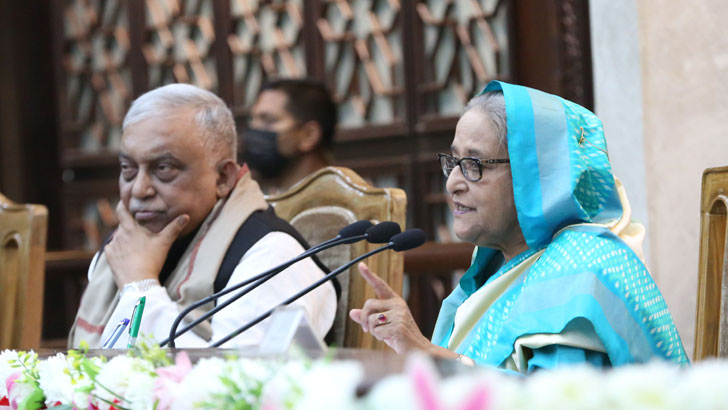 ধ্বংসাত্মক কার্যক্রম চালালে ব্যবস্থা বিএনপি আন্দোলন করুক, : পুলিশকে প্রধানমন্ত্রী