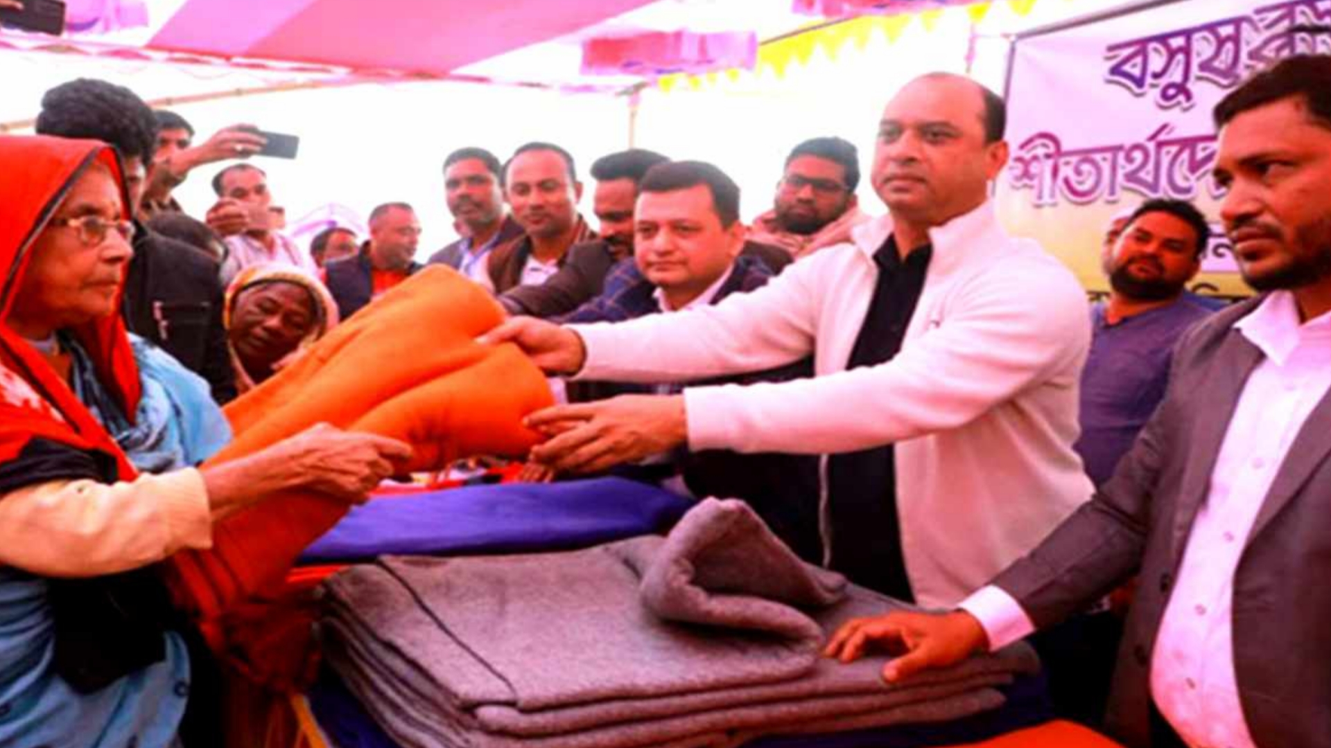 কেরানীগঞ্জে (বসুন্ধরা গ্রুপ) ৪ হাজার শীতের কম্বল  বিতরণ 