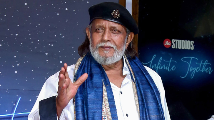 মিঠুন চক্রবর্তী হাসপাতাল থেকে বেরিয়েই চমক দেখালেন 