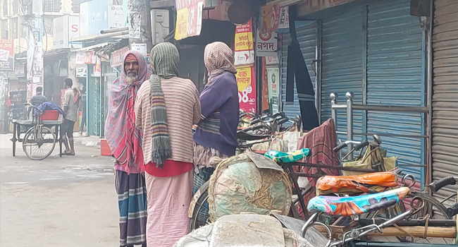 ৬ দশমিক ৩ ডিগ্রি তাপমাত্রায় কাঁপছে চুয়াডাঙ্গা