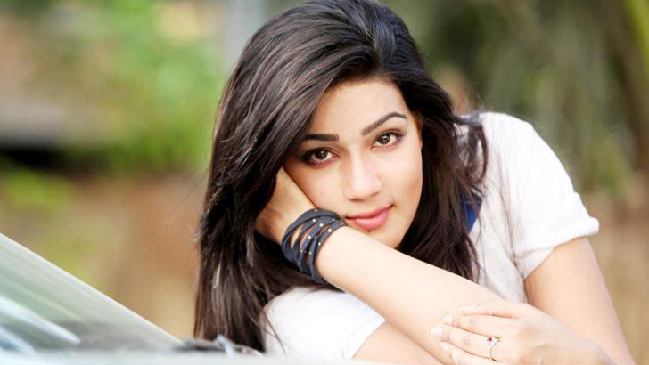নতুন প্রেমের ইঙ্গিত মাহির, কে তিনি?