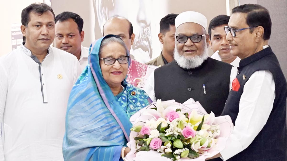প্রধানমন্ত্রী থাইল্যান্ড সফর শেষে দেশে ফিরলেন