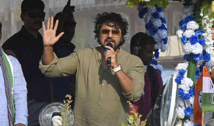 নায়ক দেব হেলিকপ্টারে আগুন, অল্পের জন্য প্রাণে বাঁচলেন 