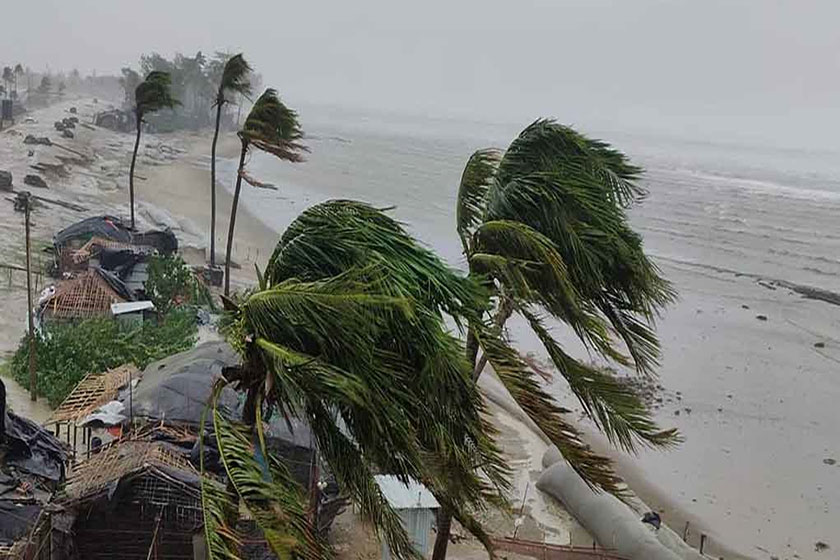  মহাবিপদ সংকেত ঘোষণা: ঘূর্ণিঝড় রেমাল