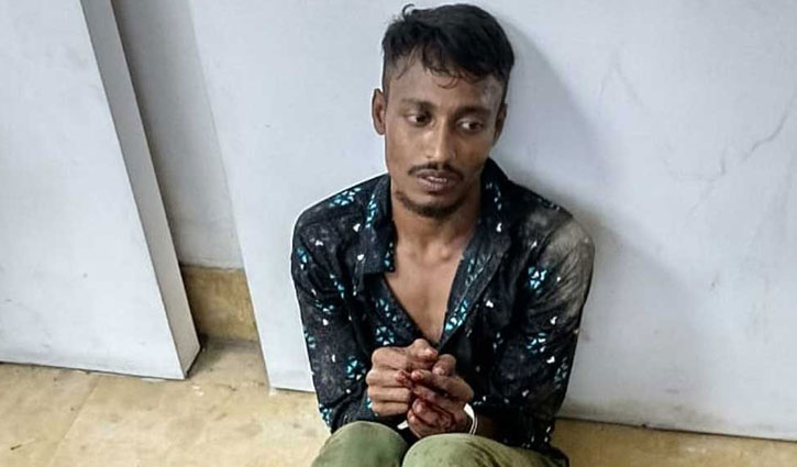 মাকে কুপিয়ে হত্যা মাদকের টাকার জন্য , আটক ছেলে