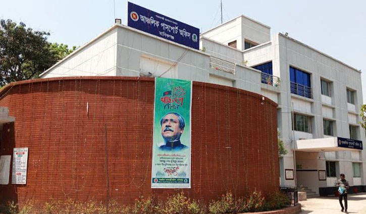 ভোগান্তিই নিয়তি,   ফাঁকফোকরে ঘুষের লেনদেন
