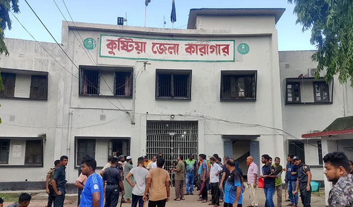 কুষ্টিয়া কারাগার থেকে গেট ভেঙে  পালিয়েছে ১০৪ বন্দি