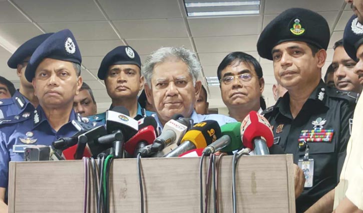 মিডিয়া বন্ধ করে দেওয়া হবে চাটুকারিতা করলে : স্বরাষ্ট্র উপদেষ্টা 