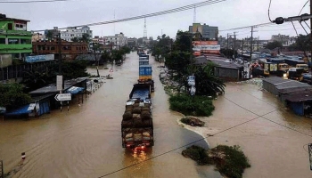 হাঁটু পানি ঢাকা-চট্টগ্রাম মহাসড়কে 