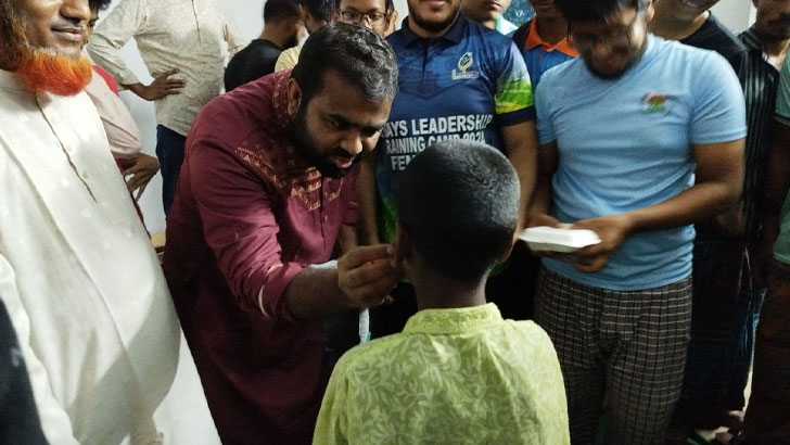 ছাত্রশিবির সভাপতি ফেনীতে বন্যাকবলিত মানুষের পাশে 