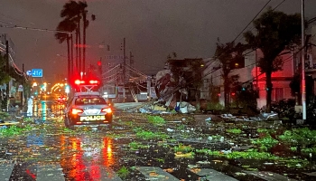 মৃত্যু ৩, জাপানে ১৯৮ কিমি বেগে টাইফুন ‘শানশান’-এর আঘাত।
