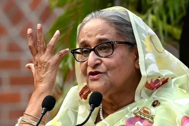 যাতে চট করে ঢুকে যেতে পারি এইজন্য দেশের কাছাকাছি আছি: শেখ হাসিনা