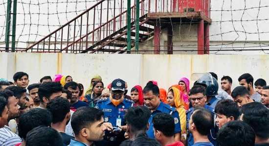 শ্রমিক বিক্ষোভ গাজীপুরে দুটি কারখানায়।