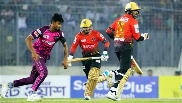 কুমিল্লা ভিক্টোরিয়ান্স সবার আগে ফাইনালে 