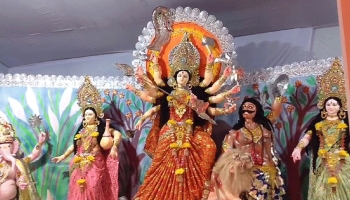 খুশির আমেজ সনাতনধর্মীদের পাড়ায় পাড়ায়।