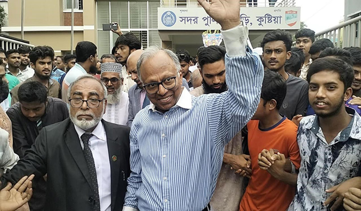 কুষ্টিয়ায় শেখ হাসিনাসহ ৪৬ জনের নামে মামলা:   মাহমুদুর রহমানের ওপর হামলার ঘটনায়
