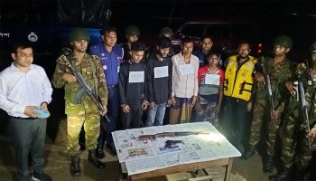 যৌথ অভিযানে রাজবাড়ীতে অস্ত্রসহ আটক ৪