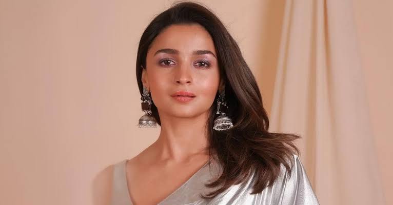 আলিয়া মুখে অস্ত্রোপচার ইস্যুতে এবার ক্ষোভ ঝাড়লেন