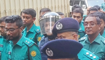 ব্যারিস্টার সুমন রিমান্ড শেষে কারাগারে 