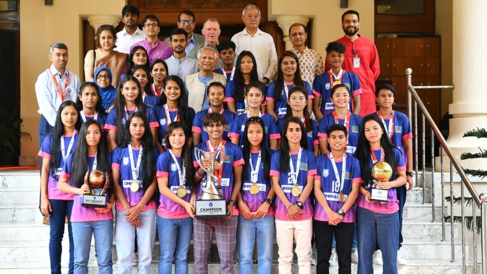 সাফ চ্যাম্পিয়নরা প্রধান উপদেষ্টার সংবর্ধনায় সিক্ত 
