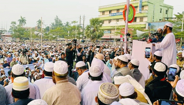 বন্ধ হয়নি চাঁদাবাজি ,গণঅভ্যুত্থানে ব্যক্তি পরিবর্তন হয়েছে