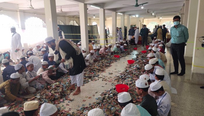 রেকর্ড ২৯ বস্তা টাকা এবার পাগলা মসজিদের দানবাক্সে মিলল