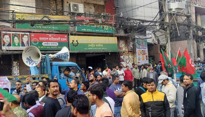 বিএনপি নেতাকর্মীরা পল্টনে জড়ো হচ্ছেন