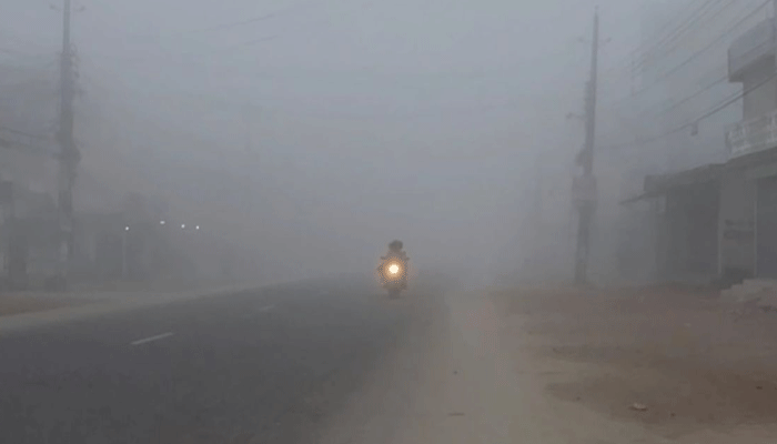 পঞ্চগড়ের জনপদ ঘন কুয়াশায় ঢাকা 