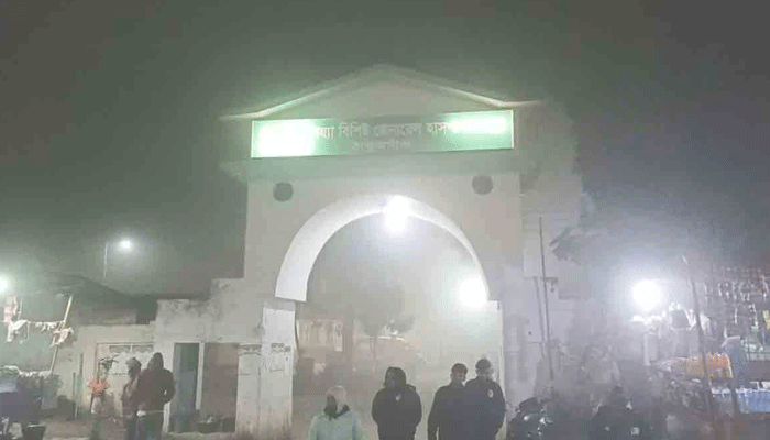 উত্তরের জনপদ ঘন কুয়াশায় আচ্ছন্ন